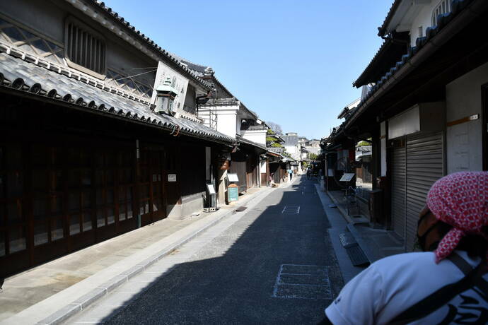 人力車に揺られながら堪能する美観地区の町並みと俥夫さんの背中の写真 その9